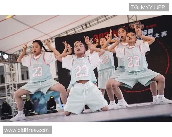 上海飞盘队在世界街舞大赛中的节奏表现深度解析与精彩点评 上海飞盘队在世界街舞大赛中的节奏表现深度解析与精彩点评